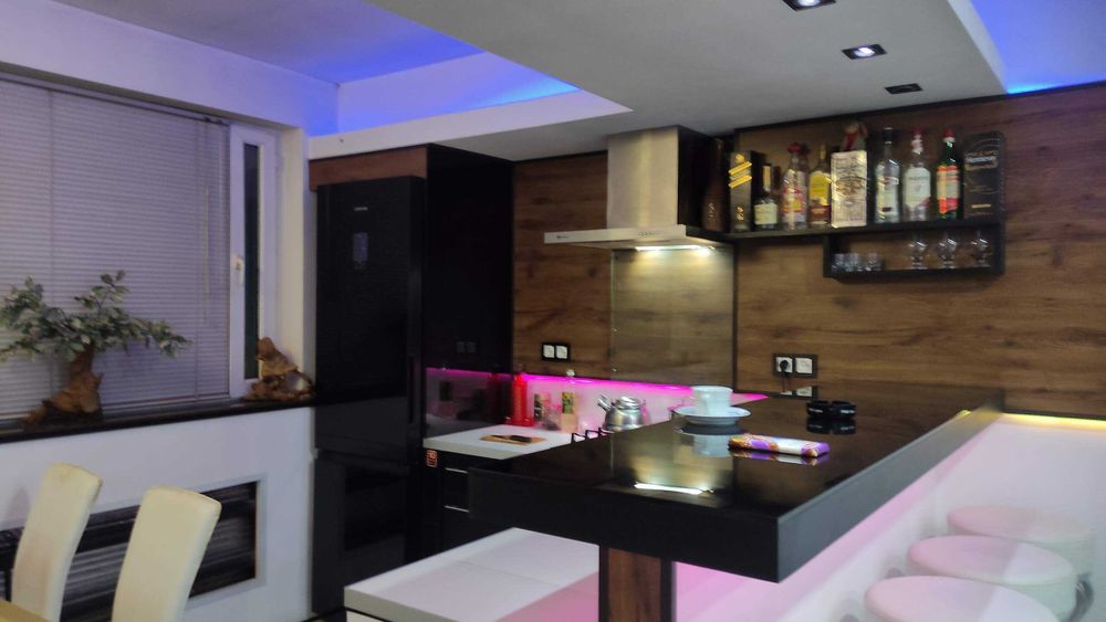 Сдам в аренду 1 комнату в 3-х комн. квартире в р-не м.Космонавтов.