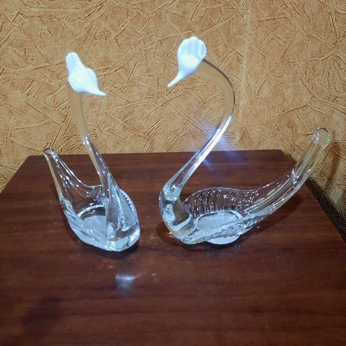 Пара декоративных, винтажных  лебедей в абсолютно идеальном состоянии,