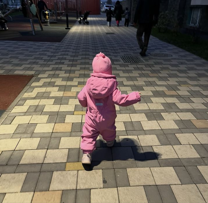 Продам комбинезон для девочки