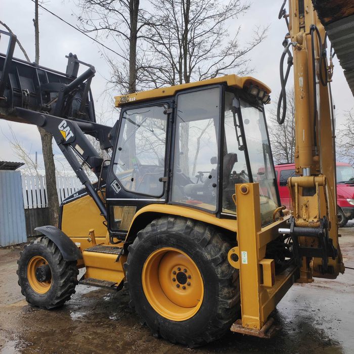 Buldoexcavator caterpillar 428c braț telescopic și furci