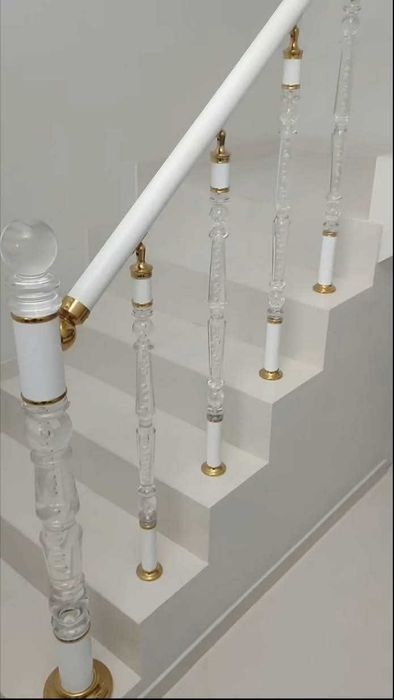 Алуминиеви парапети с кристални колонки