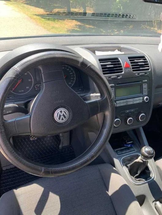 Volkswagen Golf 5, an 2006, echipat cu motor 1.9 TDI diesel