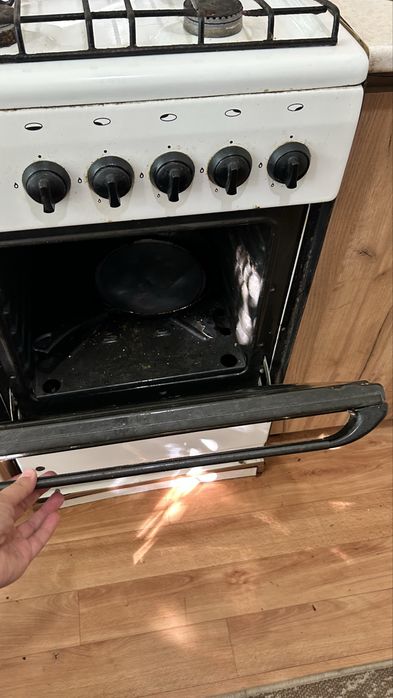 Продам технику, стол, люстры
