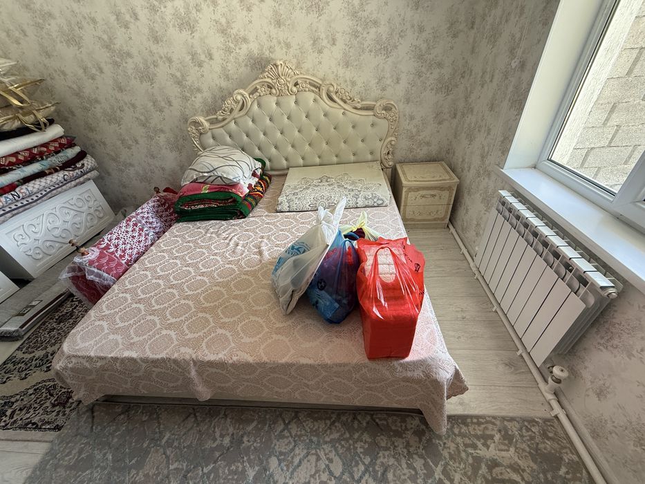 Мебель спальни и камод