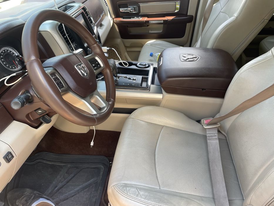 Dodge RAM 1500  5.7 HEMI Laramie