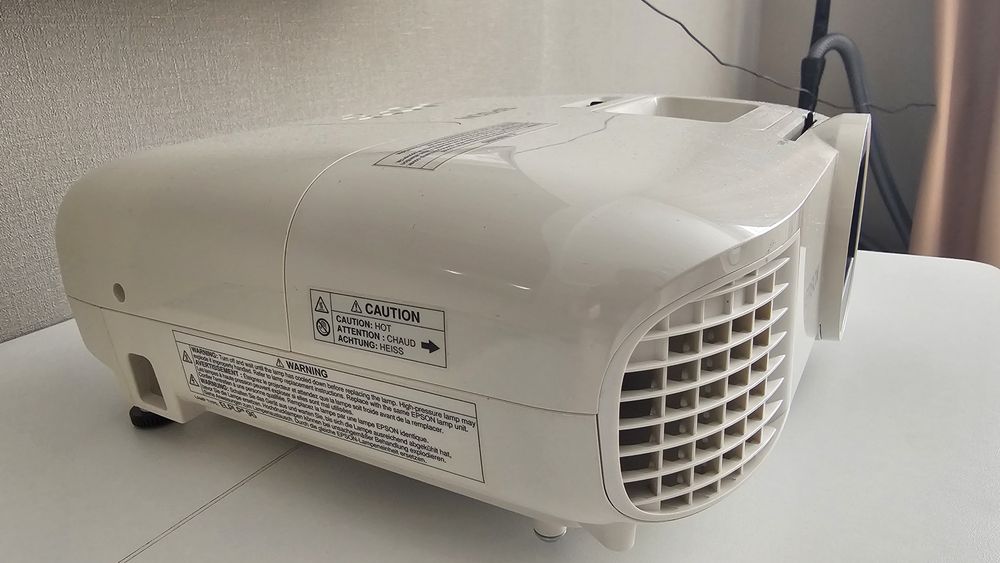 Мультимедийный проектор Epson 

TW5400.

Тип: Проектор для домашнег