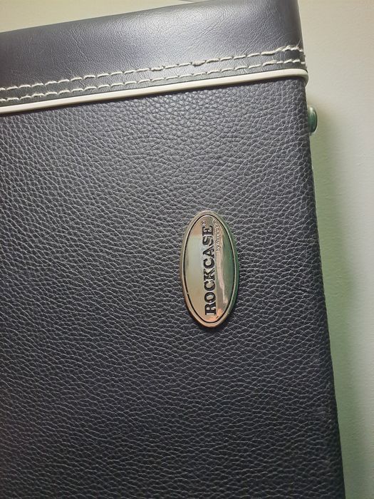 Chitară bass cinci corzi