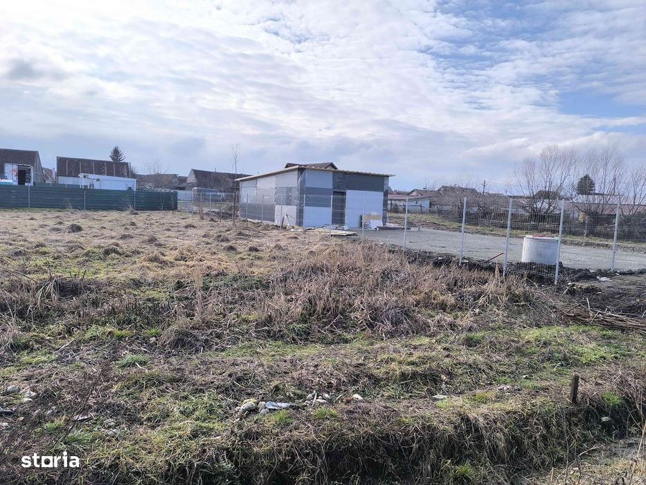 Teren de 700mp, acces asfaltat, utilități