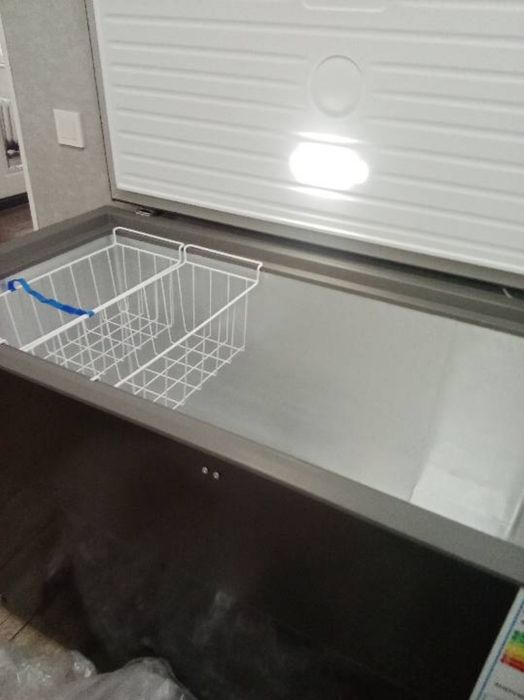 Морозильник300л, общий объем 350л.
