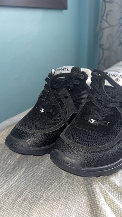 Chanel runner negru cu alb