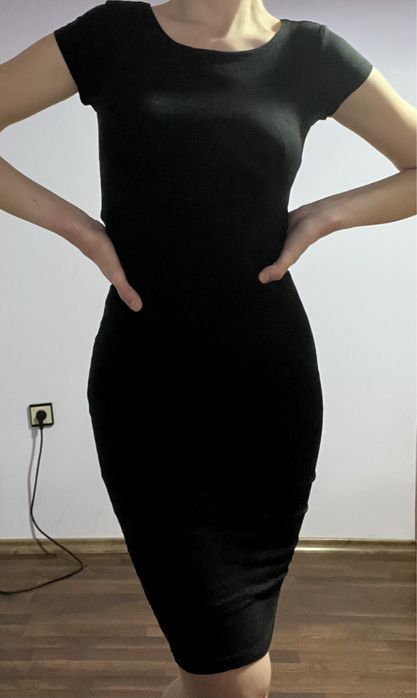 Черна тясна рокля