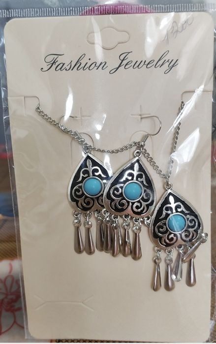 Просто национальные украшения