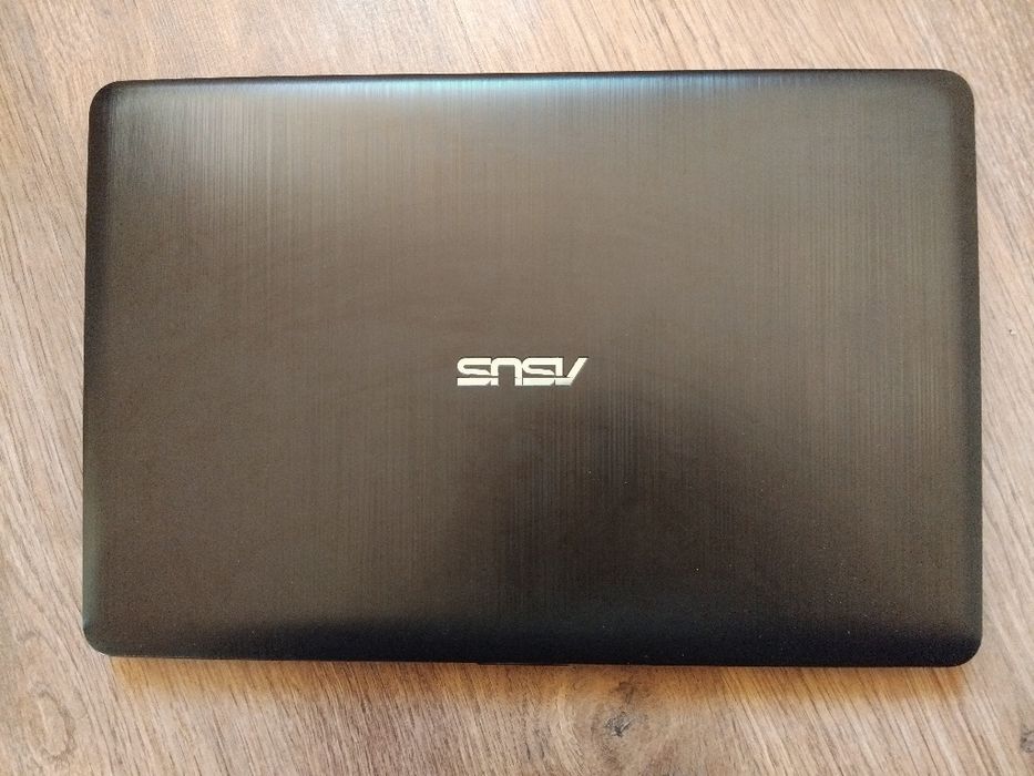 Лаптоп asus vivoBook Max