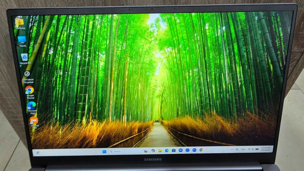 Лаптоп Samsung Galaxy Book4 15.6" i5-1335U 256 SSD / 8 RAM