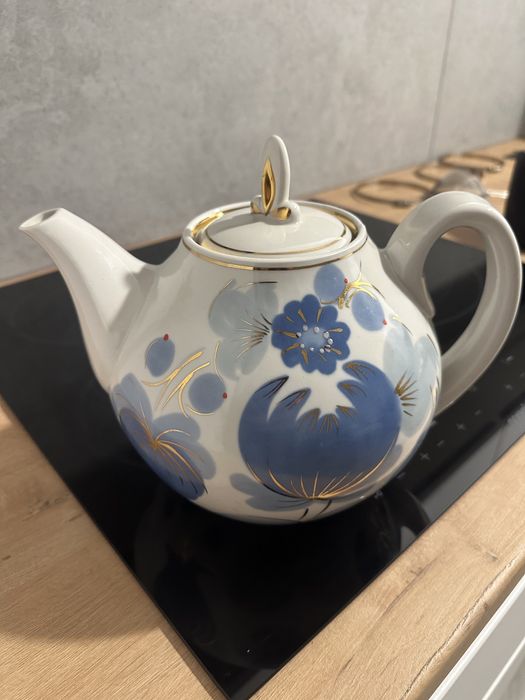 Чаиник на два с половиной литра, форфор качество  советского завода