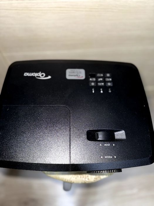 Продам проектор Optoma