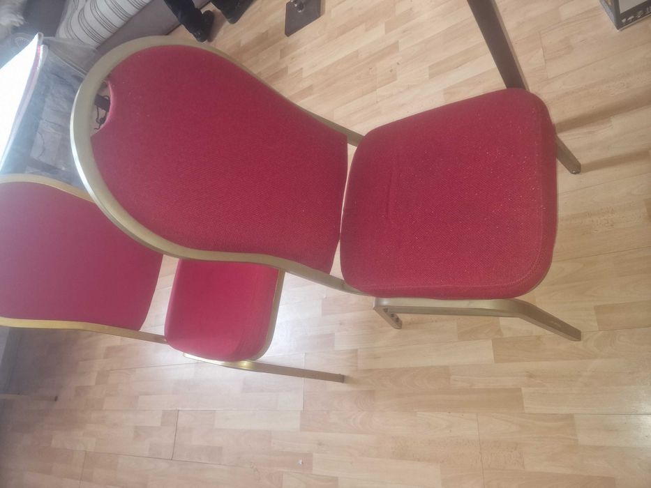 Продам стулья и чехлы к них