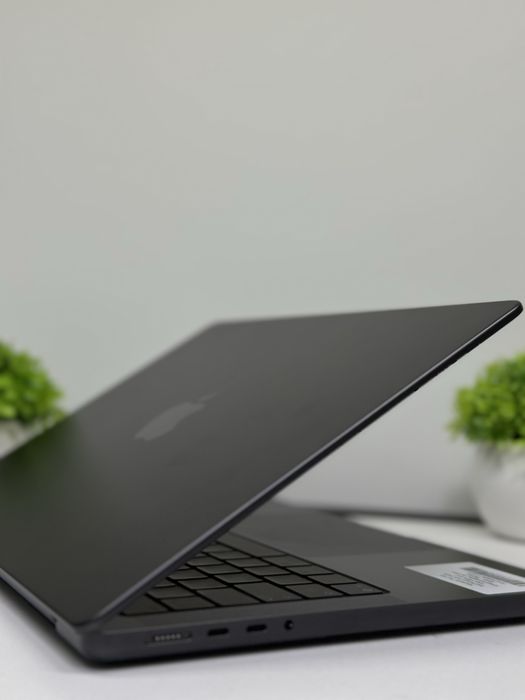 (Macbook Pro M5)