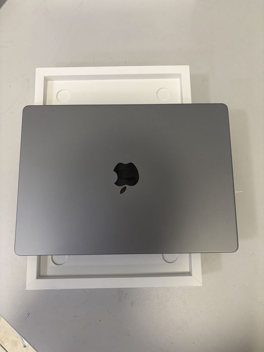 MacBook Pro 14 m3 8/512