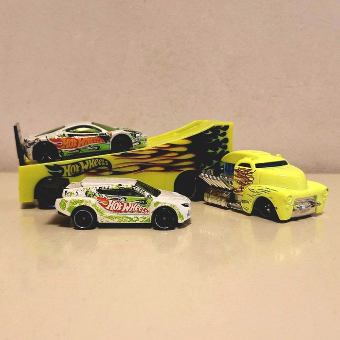 Pachet mașinuțe și tir/camion Hot Wheels - ocazie rară