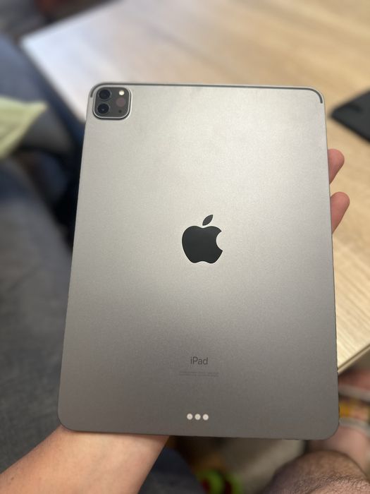 Ipad pro (11 inchi)(generatia a 2-a)+apple magic keyboard