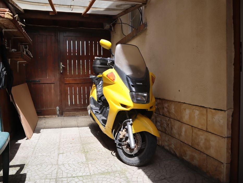 Продавам Yamaha Majesty maxi scooter.