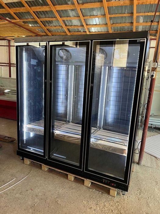 Congelator vertical 3 uși 1800L cu agregat extern