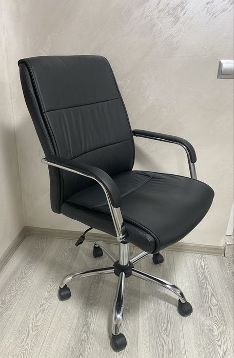 Офис Стол Кожен( Чисто Нов)