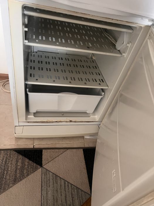 Indesit холодильник