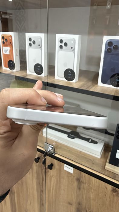 iPhone 16