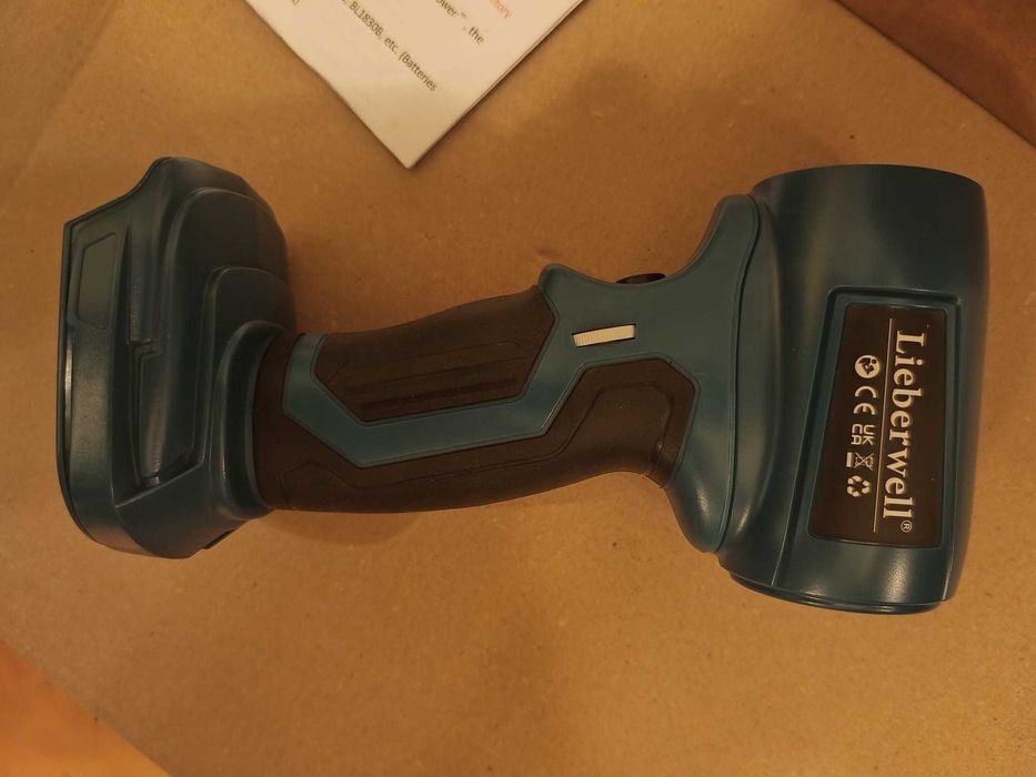 Suflantă electrică compatibilă cu baterii Makita 18V, cu 5 duze – 250W