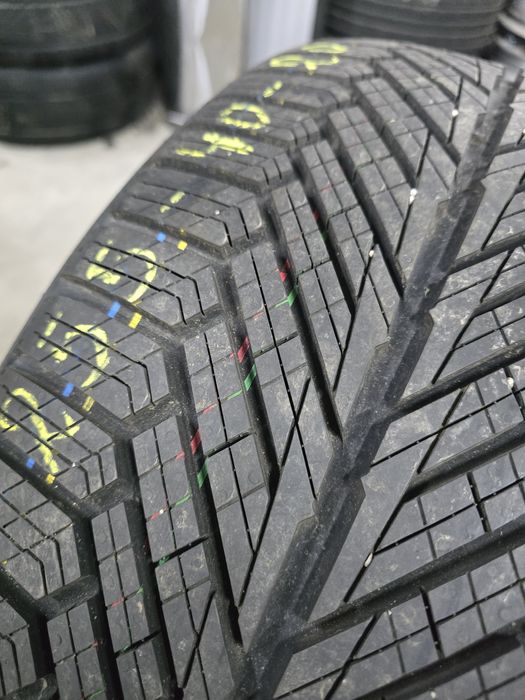 4 Броя НОВИ 255/40/20 Uniroyal 2025dot