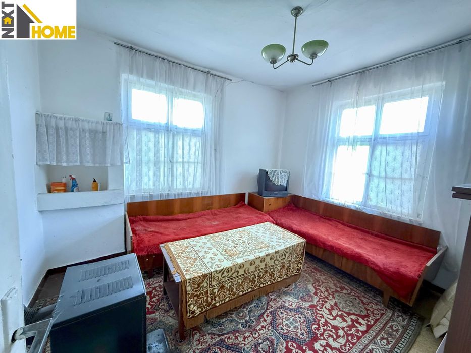 Две къщи с гараж, голям двор и стопански постройки с. Козаново