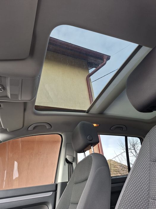 Vând vw touran 2013 model 7locuri