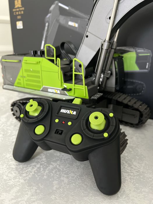 Игрушка радиоуправляемый экскаватор