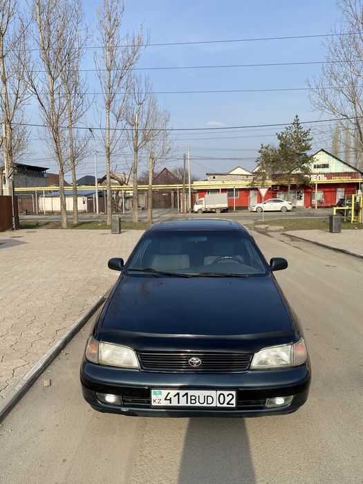 Продам машину Карина е