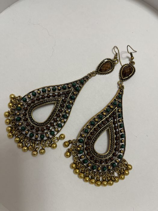 Бижита-колиета, гривни, обеци. Всяко по 5€