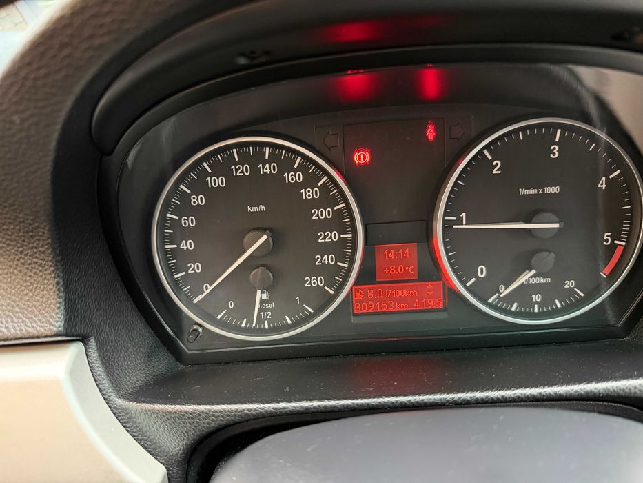 Bmw E90 Facelift 318D 2010