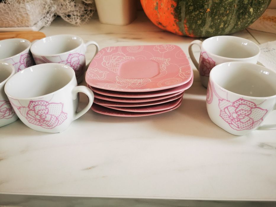 Порцеланов сервиз за хранене - розов