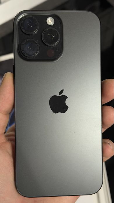 iPhone 16 Pro Max 256GB Black Titanium La cutie Husa Nomad Si Apple