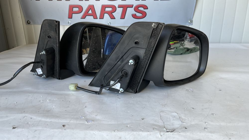 3 броя ляво и 3 броя дясно огледало и капак Suzuki SX4