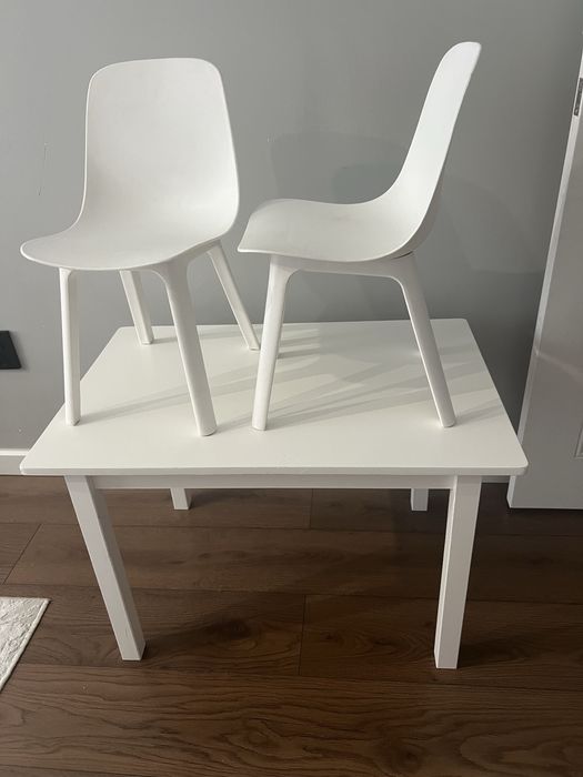 продается детский стол со стульями