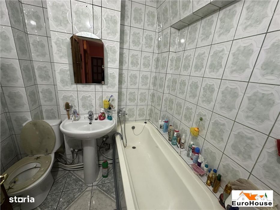 Apartament cu 4 camere de vanzare in Alba Iulia M-uri