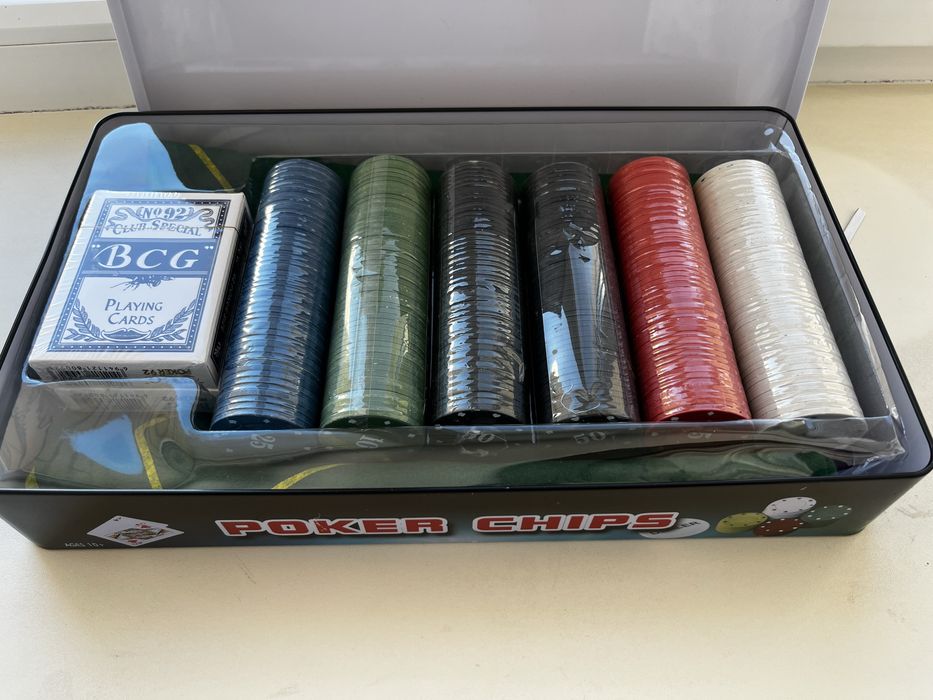 Набор для покера 300 фишек кейс новый