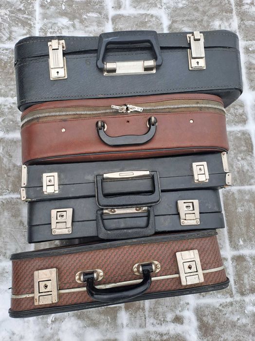 Советские  чемоданы  разноцветные