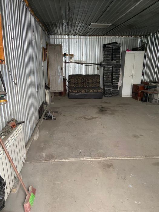 Продам дом, с тремя боксами для себя или для бизнеса. + теплица