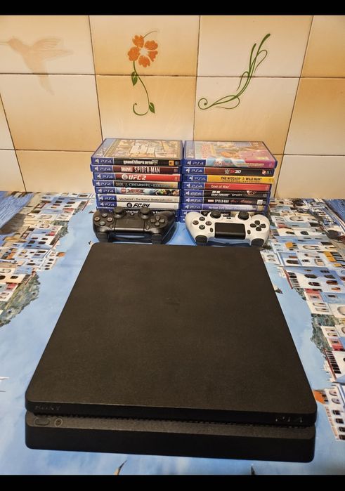 Pachet complet: Consola PS4 + 18 Jocuri + 2 Manete Originale, Cutie/Cabluri, Îngrijit