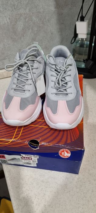 Кроссовки для физры