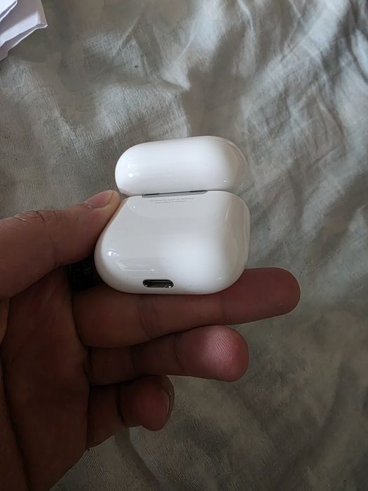 Airpods 4 продам