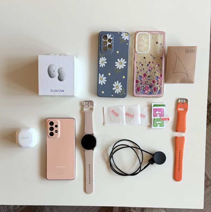 Продавам Samsung Galaxy A53, Watch 4, Buds Live